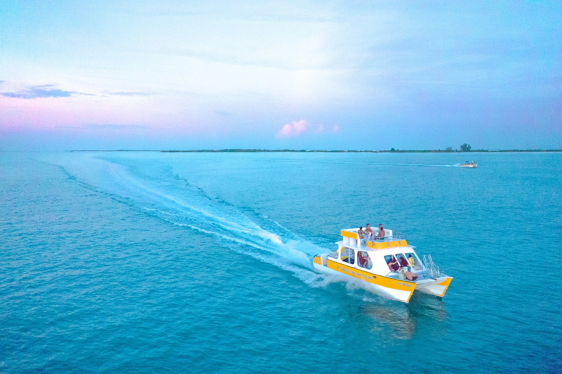 Caicos Dream Tours private tour boat cruises between islands