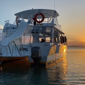 a small boat in a body of water